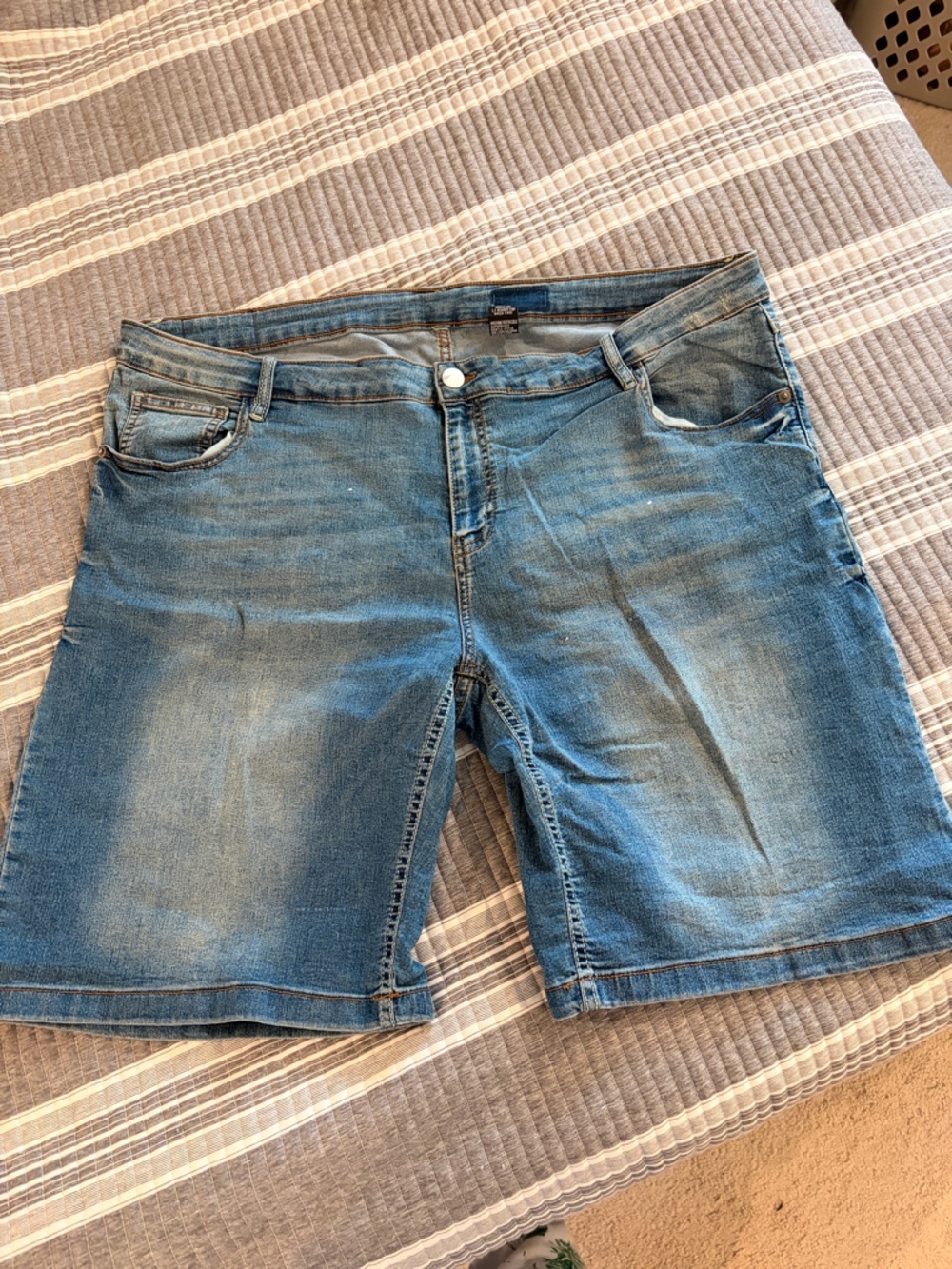 Denim 1982 Women’s Plus Size 26w Classic Mid Wash Denim Bermuda Shorts
